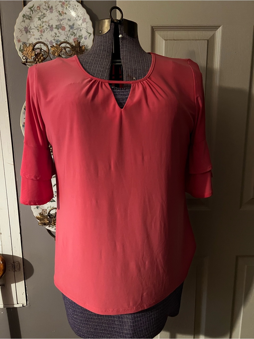 Notations Women’s Coral Keyhole Blouse, size large